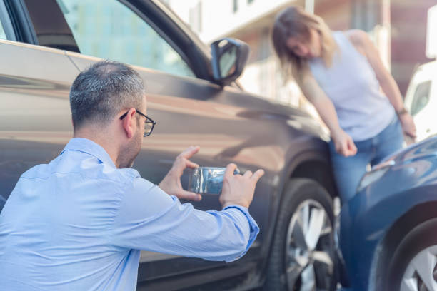 Professional Commercial Auto Insurance technician working in Kenwood Estates, FL